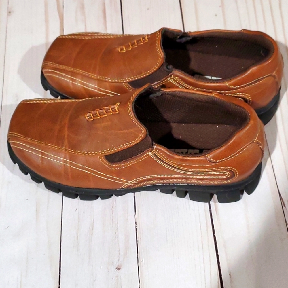 Boys Sz 2 Sport Stags slip-on dress shoe